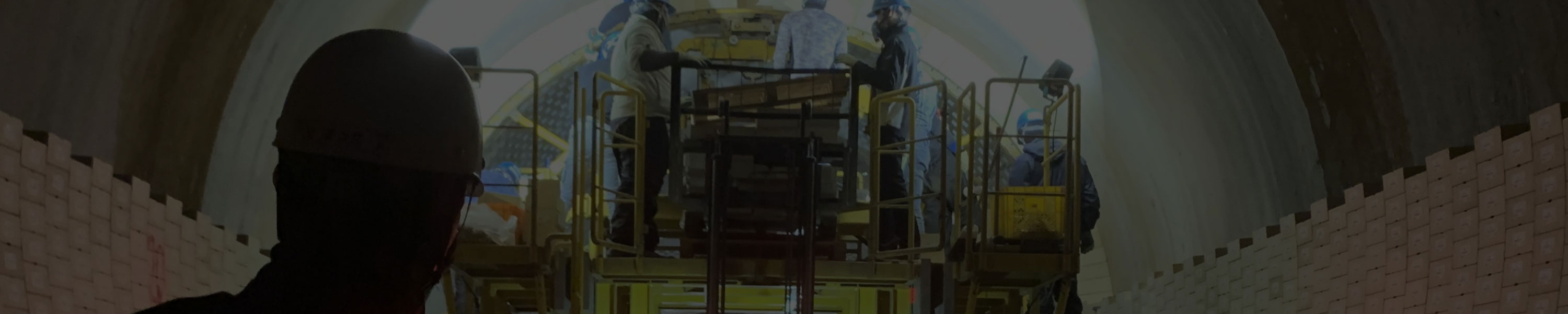 築炉工事作業風景